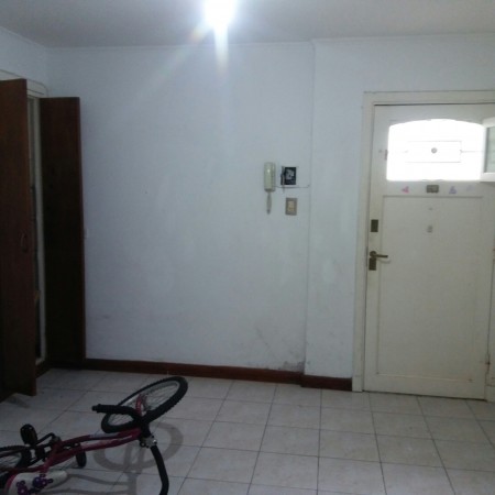PH 3 AMBIENTES CON PATIO. POR PASILLO.  VENDIDO!!!!!
