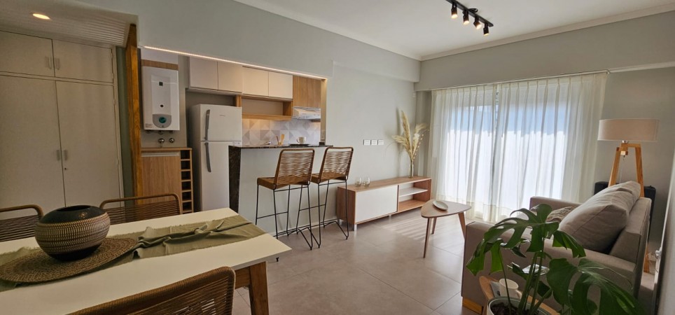 2 AMBIENTES CON BALCON CORRIDO.